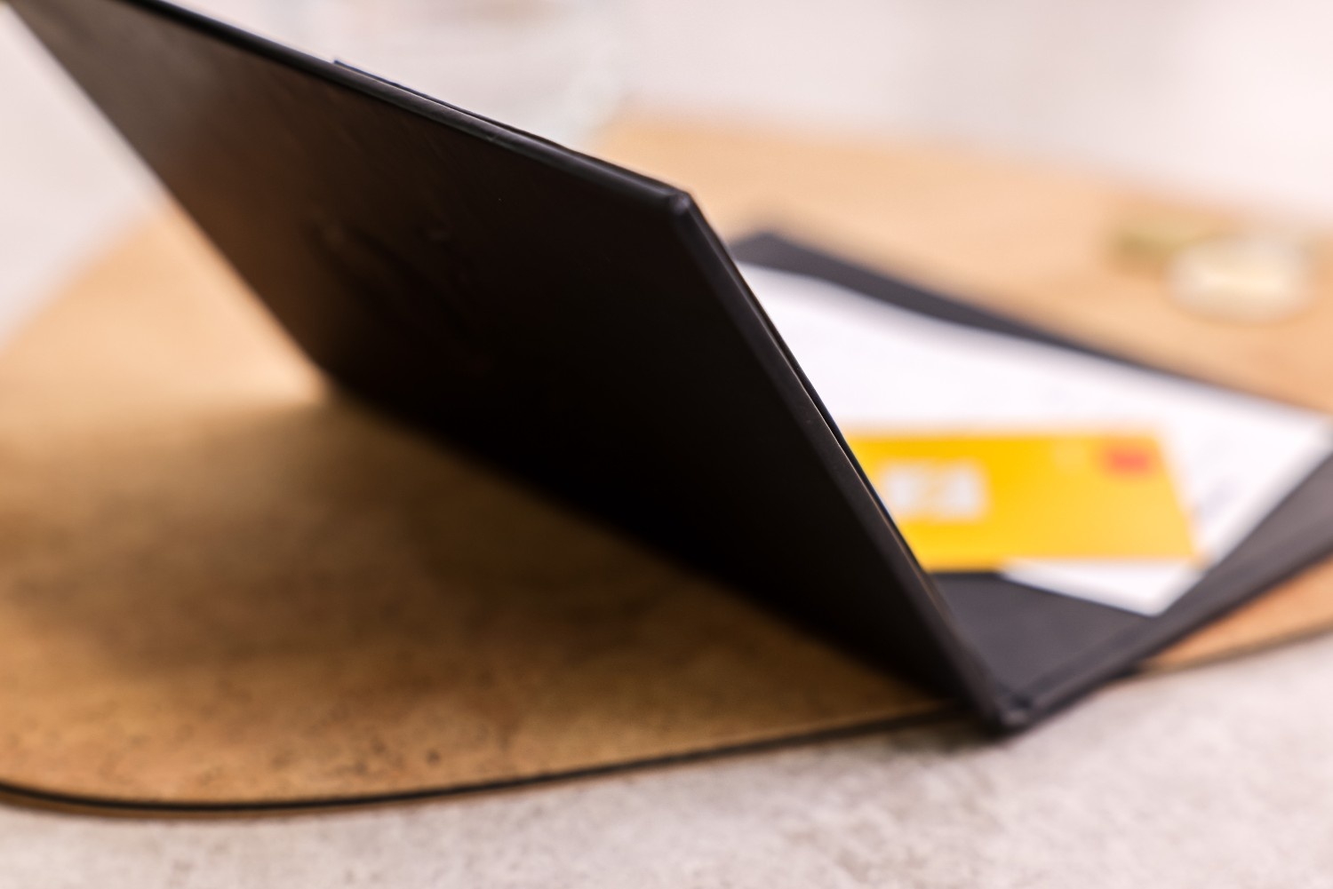 hard bill folder lauda